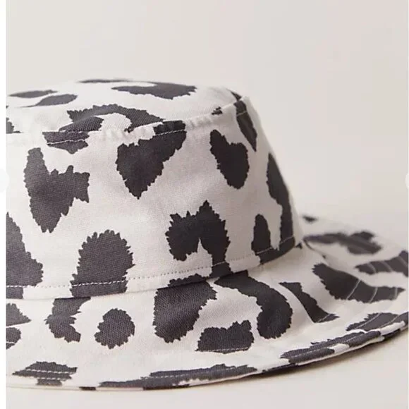 NWT Free People x WeekNDR Leopard Bucket Hat in B&W - Picture 3 of 4